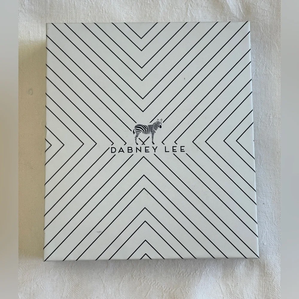 NIB Dabney Lee Flask 6 Oz Stainless Steel White W/Copper & Gray Marble Design - Picture 2 of 5